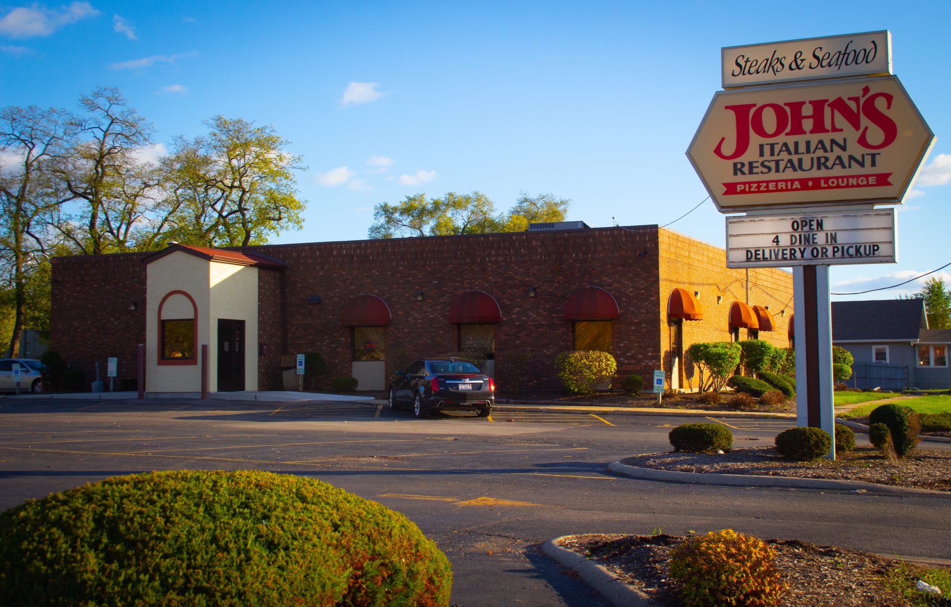 John’s Restaurant – Rockford, IL – Store Photos